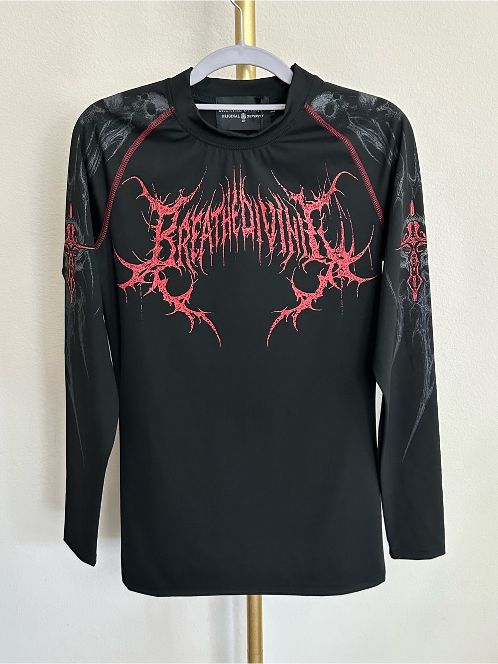 BREATHE DIVINITY Compression Long Sleeve Tee